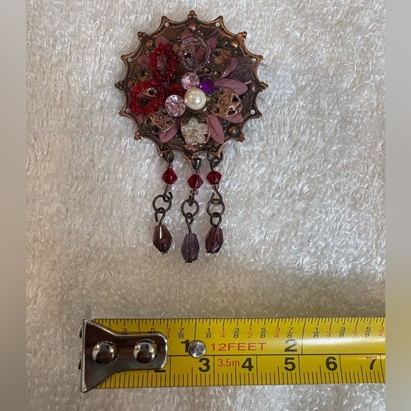 Ornate Antiqued Metal Sparkling Brooch Pin Unisex - Picture 8 of 9